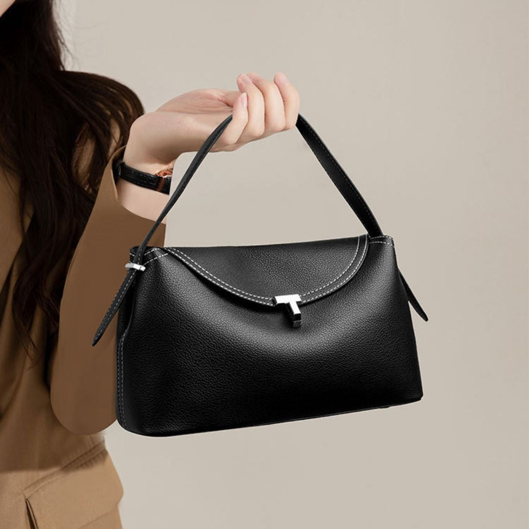 Muse éternelle | 215/003