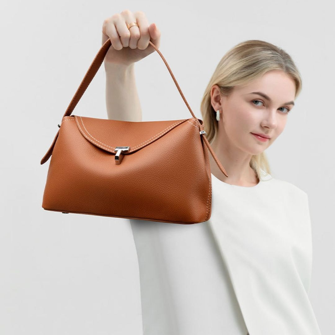 Muse éternelle | 215/003